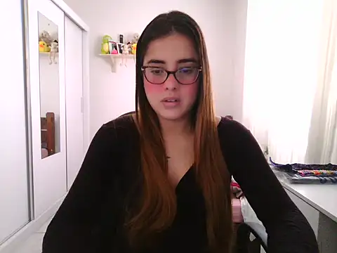 Snapshot of maliamiller chatting on 20, 5, 2026 maliamiller online show from 20, 5, 2026