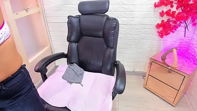 Aisha 09 online show from 12, 3, 2026