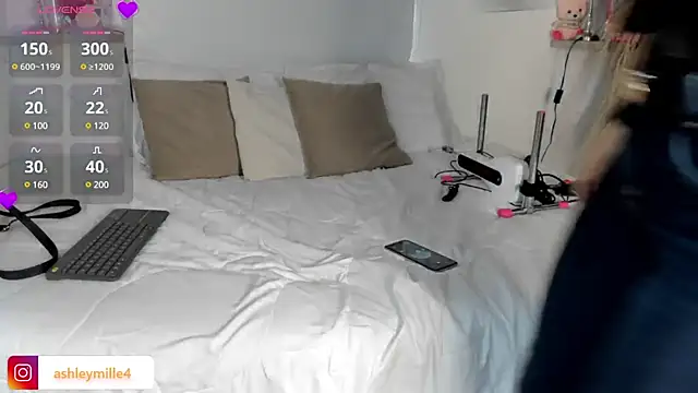 Snapshot of _ashleymiller chatting on 5, 3, 2025 ashleymiller online show from 5, 3, 2025