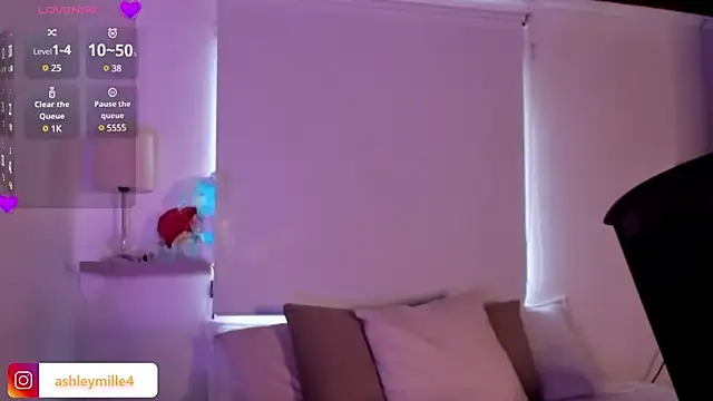 Snapshot of _ashleymiller chatting on 9, 3, 2025 ashleymiller online show from 9, 3, 2025