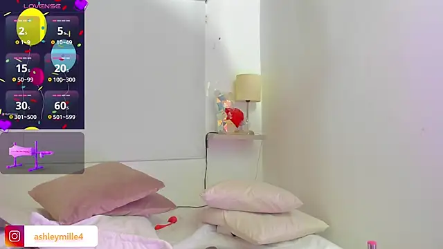 Snapshot of _ashleymiller chatting on 11, 3, 2025 ashleymiller online show from 11, 3, 2025