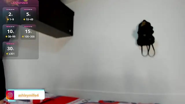 Snapshot of _ashleymiller chatting on 23, 10, 2025 ashleymiller online show from 23, 10, 2025