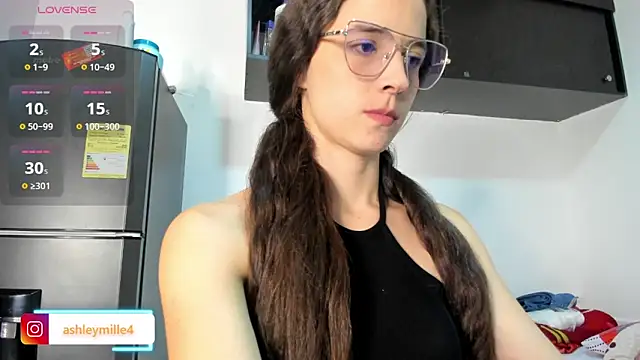 Snapshot of _ashleymiller chatting on 21, 11, 2025 ashleymiller online show from 21, 11, 2025