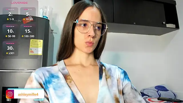 Snapshot of _ashleymiller chatting on 28, 11, 2025 ashleymiller online show from 28, 11, 2025