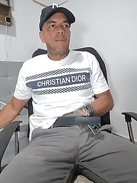 Snapshot of latinmartin73 chatting on 4, 5, 2026 latinmartin73 online show from 4, 5, 2026
