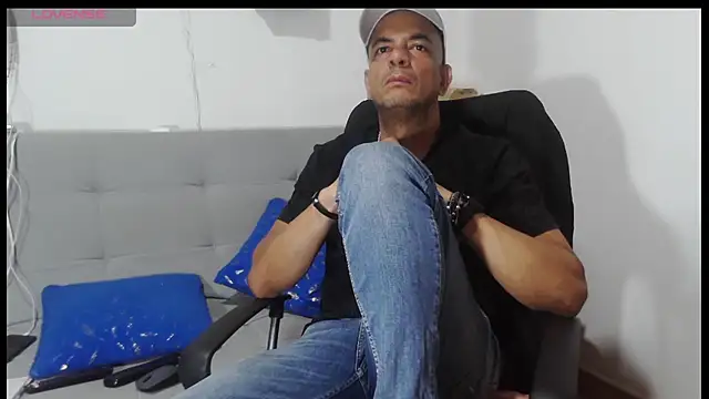 Snapshot of latinmartin73 chatting on 17, 5, 2026 latinmartin73 online show from 17, 5, 2026