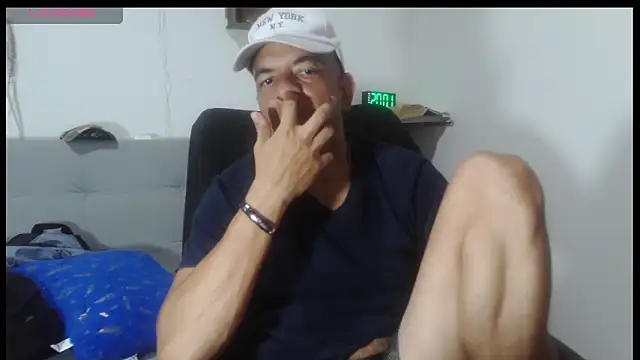 Snapshot of latinmartin73 chatting on 21, 5, 2026 latinmartin73 online show from 21, 5, 2026