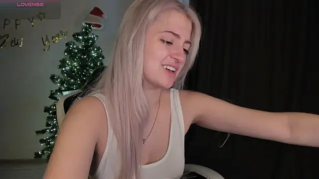 Snapshot of Lana_Younes chatting on 13, 12, 2024 Lana Younes online show from 13, 12, 2024