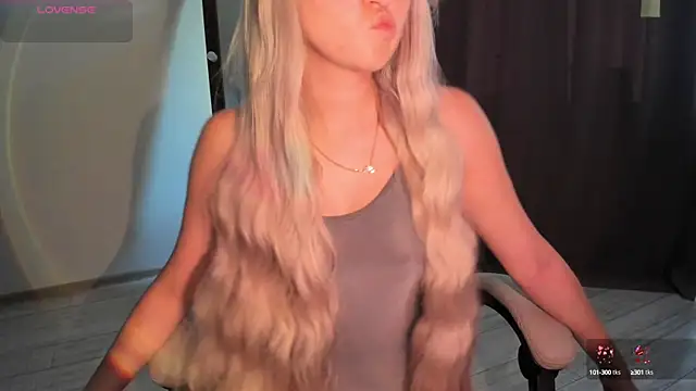 Snapshot of Lana_Younes chatting on 10, 10, 2025 Lana Younes online show from 10, 10, 2025