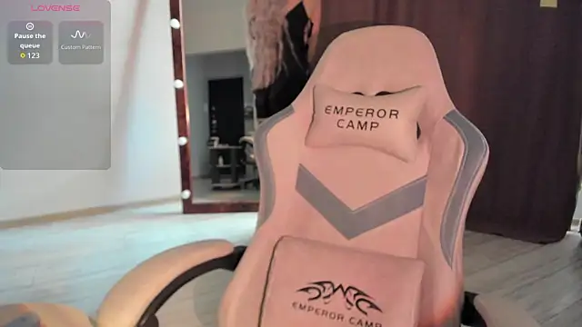 Snapshot of Lana_Younes chatting on 24, 11, 2025 Lana Younes online show from 24, 11, 2025