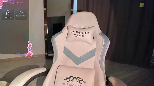 Snapshot of Lana_Younes chatting on 26, 11, 2025 Lana Younes online show from 26, 11, 2025