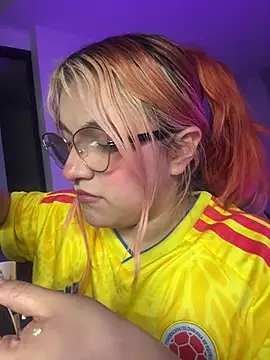 SophiaWeestt99 online show from 4, 7, 2026