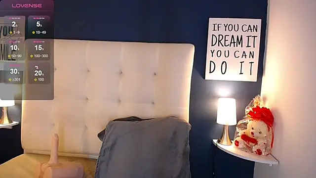 Snapshot of Emmawattsom chatting on 6, 2, 2025 Emmawattsom online show from 6, 2, 2025