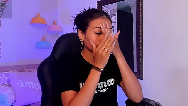 Snapshot of ZaraLim chatting on 10, 12, 2024 ZaraLim online show from 10, 12, 2024