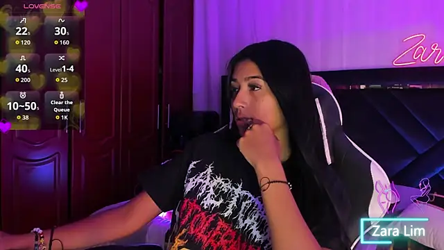 Snapshot of ZaraLim chatting on 10, 9, 2025 ZaraLim online show from 10, 9, 2025