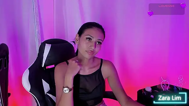 Snapshot of ZaraLim chatting on 3, 10, 2025 ZaraLim online show from 3, 10, 2025