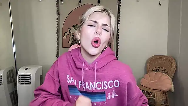 Snapshot of SirenitySirenxx chatting on 6, 3, 2025 SirenitySirenxx online show from 6, 3, 2025