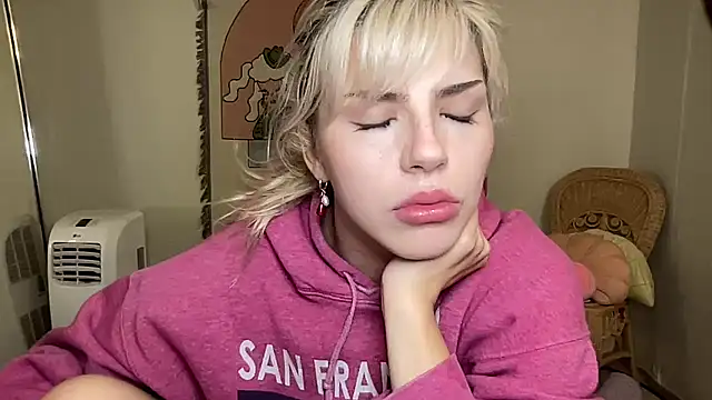 Snapshot of SirenitySirenxx chatting on 7, 3, 2025 SirenitySirenxx online show from 7, 3, 2025