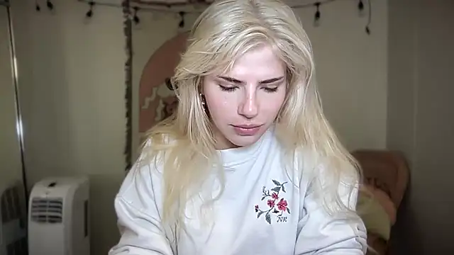 Snapshot of SirenitySirenxx chatting on 14, 3, 2025 SirenitySirenxx online show from 14, 3, 2025