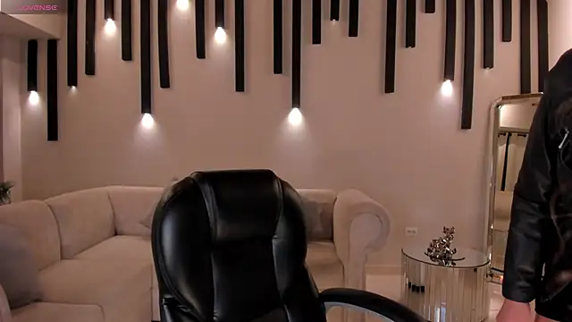 RebeccaHudson online show from 1, 2, 2025