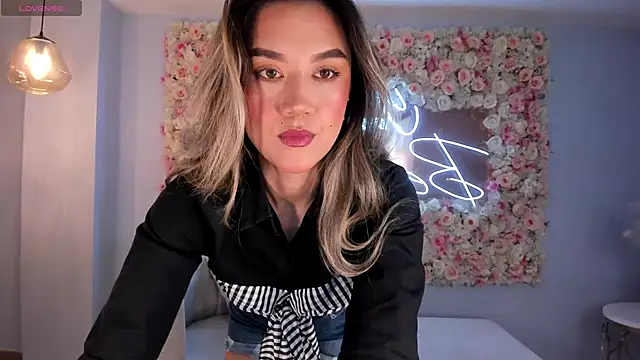 RebeccaHudson online show from 1, 3, 2025