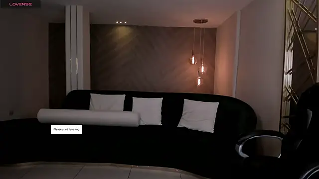 RebeccaHudson online show from 27, 4, 2026
