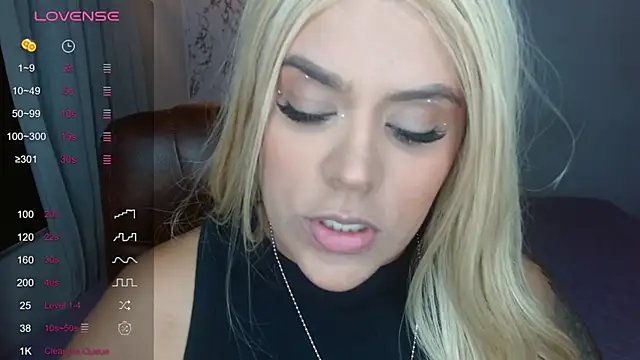 Snapshot of SofiaaCortes chatting on 17, 12, 2024 SofiaaCortes online show from 17, 12, 2024