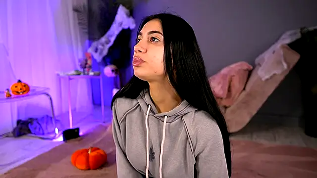 BetsyGonzale online show from 28, 10, 2025