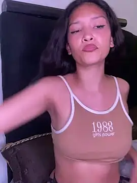 Snapshot of baby_lizy chatting on 12, 12, 2024 baby lizy online show from 12, 12, 2024