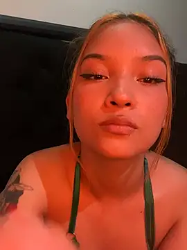 Snapshot of baby_lizy chatting on 11, 1, 2025 baby lizy online show from 11, 1, 2025