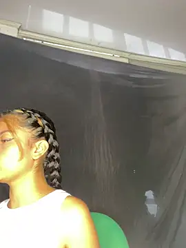 Snapshot of baby_lizy chatting on 25, 2, 2025 baby lizy online show from 25, 2, 2025