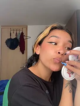 Snapshot of baby_lizy chatting on 12, 10, 2025 baby lizy online show from 12, 10, 2025