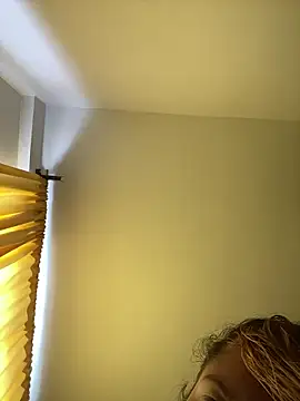 Snapshot of baby_lizy chatting on 6, 11, 2025 baby lizy online show from 6, 11, 2025