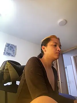 Snapshot of baby_lizy chatting on 8, 11, 2025 baby lizy online show from 8, 11, 2025