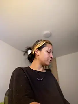 Snapshot of baby_lizy chatting on 3, 12, 2025 baby lizy online show from 3, 12, 2025