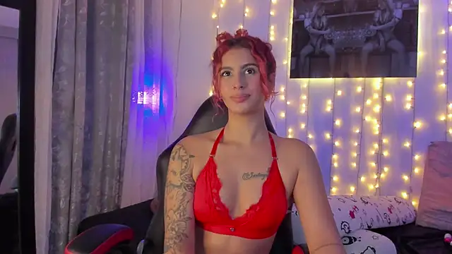 Sophiee Hill online show from 21, 12, 2024