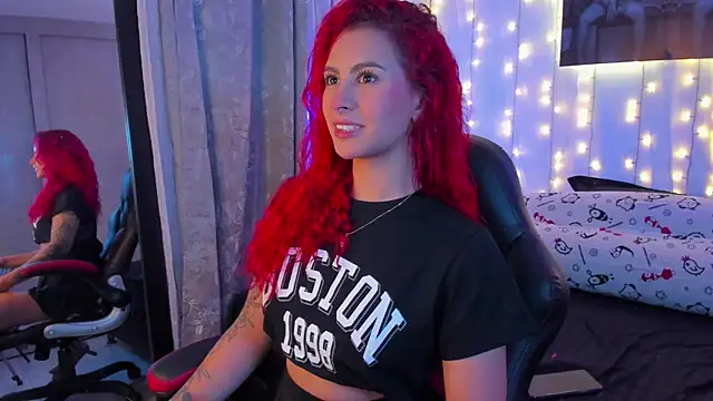 Sophiee Hill online show from 13, 1, 2025