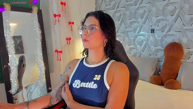 Sophiee Hill online show from 9, 4, 2026