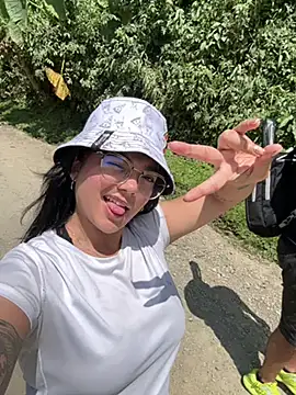 Snapshot of camianddanna chatting on 15, 1, 2025 camianddanna online show from 15, 1, 2025