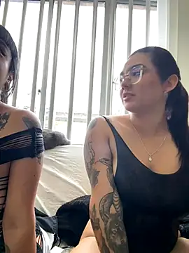 Snapshot of camianddanna chatting on 2, 12, 2025 camianddanna online show from 2, 12, 2025