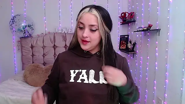 Snapshot of sapphire_lilac chatting on 30, 12, 2024 sapphire lilac online show from 30, 12, 2024