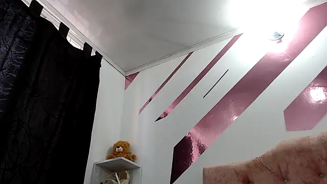 Kitten Hot  online show from 13, 9, 2025