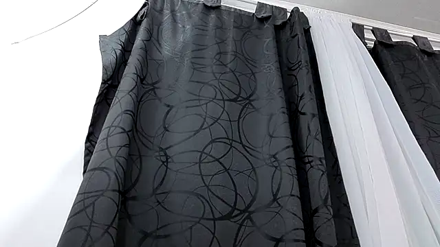 Kitten Hot  online show from 12, 11, 2025