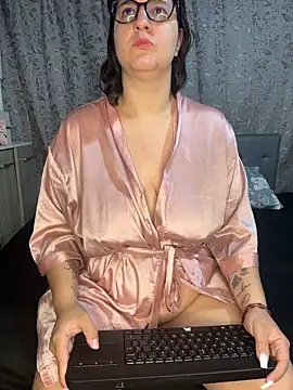 Soe Lara online show from 3, 2, 2026