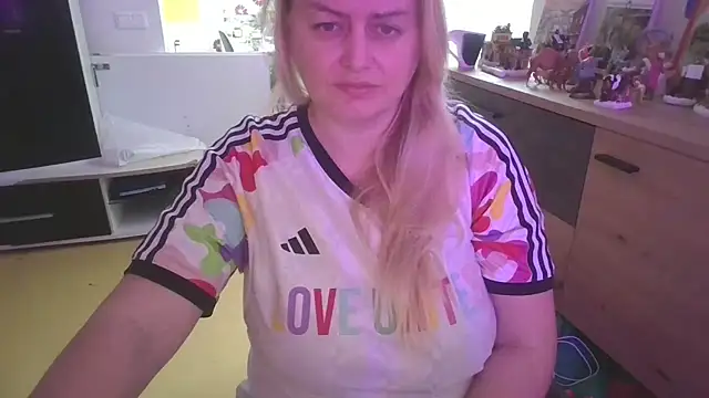 Snapshot of Meliss_Official9 chatting on 3, 12, 2025 Meliss Official9 online show from 3, 12, 2025