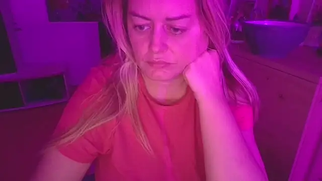 Snapshot of Meliss_Official9 chatting on 19, 12, 2025 Meliss Official9 online show from 19, 12, 2025