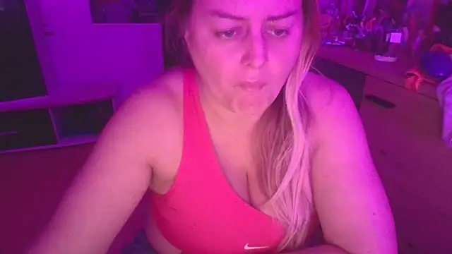 Snapshot of Meliss_Official9 chatting on 20, 12, 2025 Meliss Official9 online show from 20, 12, 2025