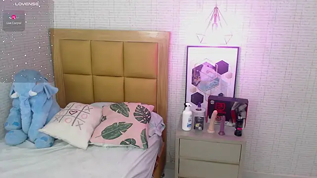 MAGNOLEROY online show from 30, 1, 2025