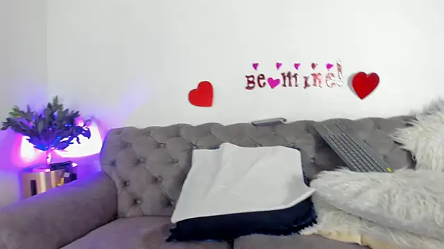 Sofi Vasquez online show from 5, 2, 2025