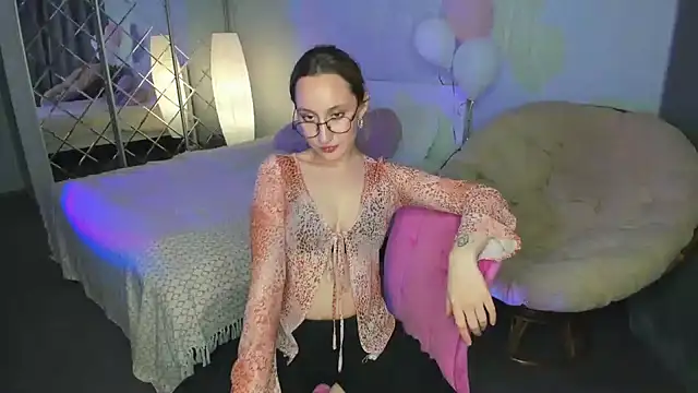 Snapshot of MelodyOfLovee chatting on 15, 2, 2025 MelodyOfLovee online show from 15, 2, 2025